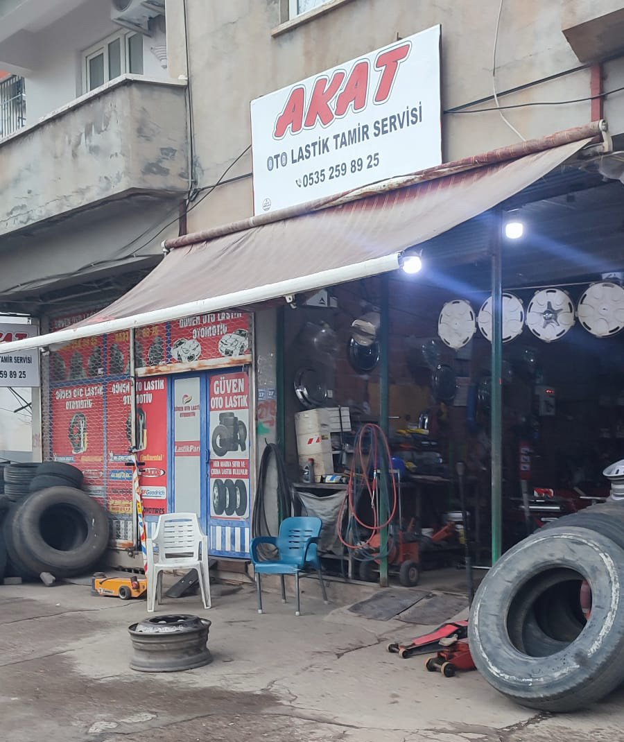 Siverek Akat Oto Lastik Tamir Servisi dükkan tabelası
